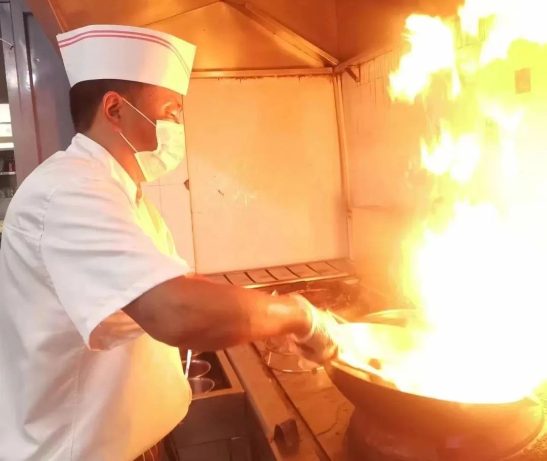 【向下扎根，向上生長(zhǎng)】趙寶國(guó)：“三尺灶臺(tái)”也能“烹”出美味人生